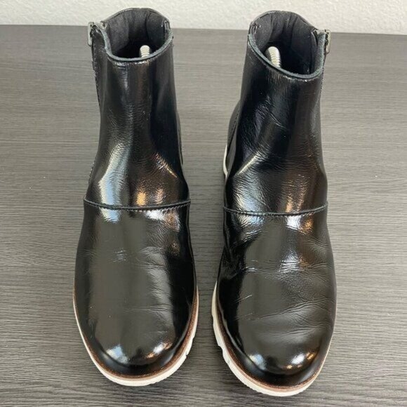 Sorel Harlow Women’s Ankle Boots 6 Black Patent Leather Side Zip Winter Shoes - Picture 1 of 9